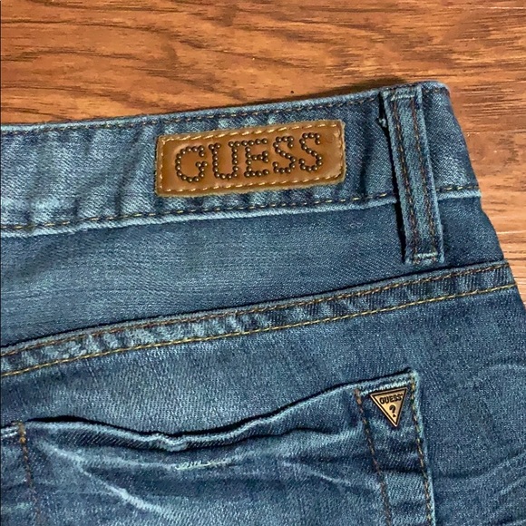 Distressed Guess jean shorts - Picture 3 of 4